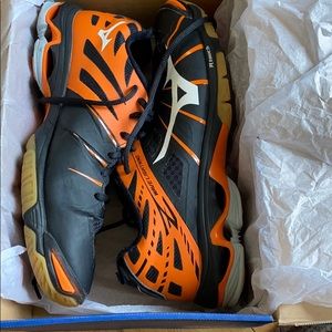 Women’s volleyball shoes